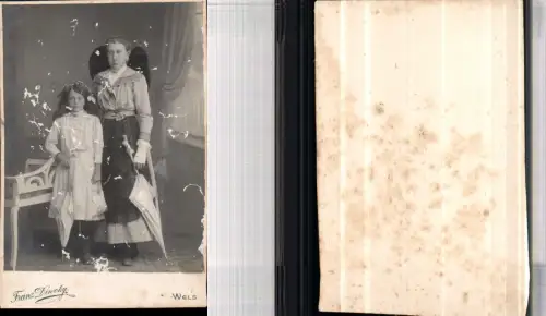 530274,CDV Kabinettfoto Atelier Franz Diwoky Wels Frau Robe Schirm Kind Kleid Mode