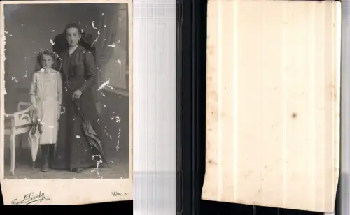 530275,CDV Kabinettfoto Atelier Franz Diwoky Wels Frau Robe Schirm Kind Kleid Mode