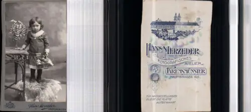 530282,CDV Kabinettfoto Atelier Hans Merzeder Kremsmünster Mädchen Blumen