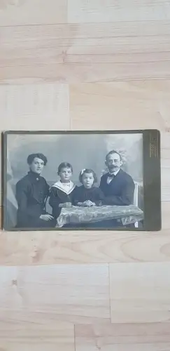 553994,CDV Kabinettfoto Frauenfeld Atelier Jacob Bär Familie Frau Kind Mann