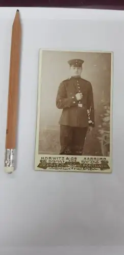 595016,Fotografie CDV Foto Atelier Horwitz e Co. Harburg Soldat Uniform Dolch