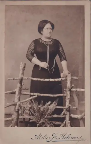 Fotografie Atelier F. Helsner Frau Kleid Kette Hranice na Morav?