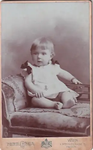 Fotografie Atelier Ferdinand Grega Leopoldstadt Wien Mädchen Kind Portrait