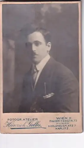 Fotografie Atelier Heinrich Gelles Wien Favoriten Mann Bart Portrait