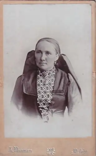 Fotografie Atelier Nunwarz Urfahr Linz Frau Robbe Tracht
