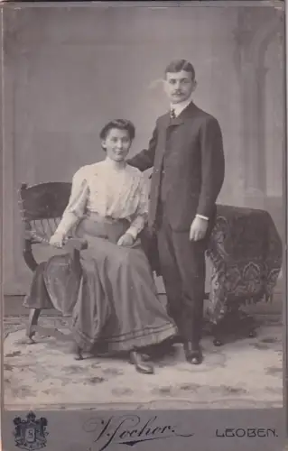Fotografie Atelier Victor Sochor Leoben Paar Frau Mann Mode Stuhl Thonet