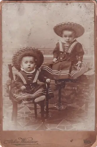 Fotografie Atelier Wimmer Wien Margareten Kinder Hut Matrosen Uniform