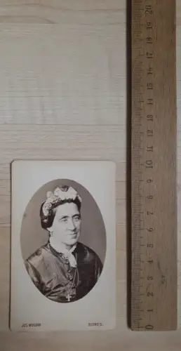 Fotografie Josef Woldan Budweis Budejovice Frau Tracht Schmuck