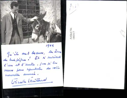 184317,Foto Mann streichelt Esel Tier Text