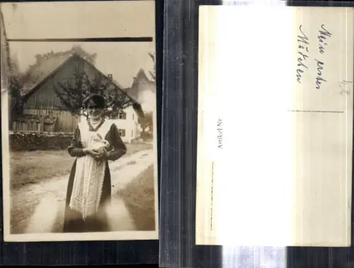 303099,Foto Ak Tiere Frau m. Hasen a. Arm 1917