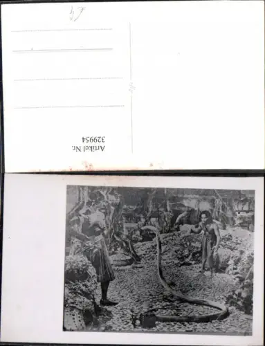 329954,Foto Ak Mann m. Schlange Schlangenbeschwörer