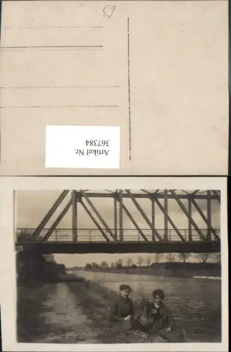 367384,Foto AK Frauen m. Hund Tier Fluss Brücke