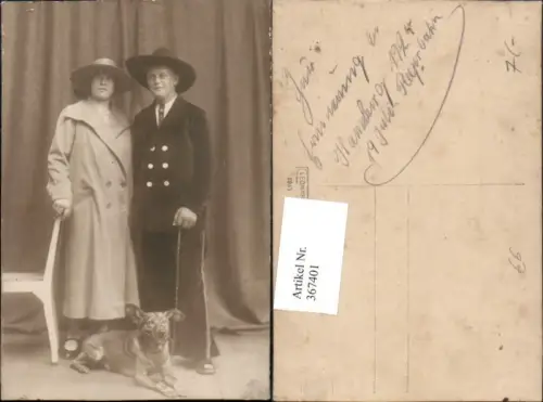 367401,Foto AK Frau u. Mann m. Hüte Tier Hund