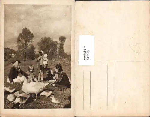 487350,Kinder m. Gans Enten Küken Puppe auf Wiese Landschaft