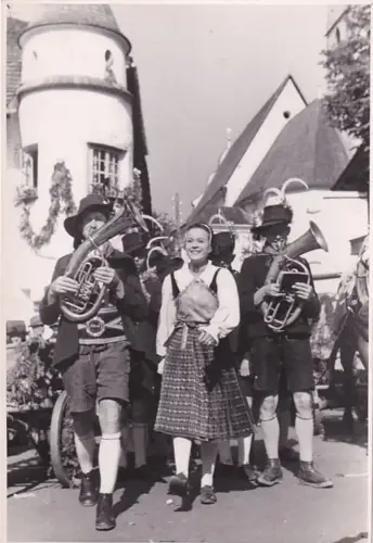 Fotografie Pressefoto Gusti Wolf Trompete Schauspielerin