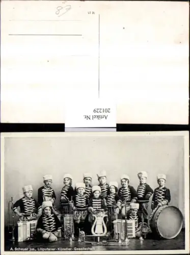 201229,Liliputaner-Künstler-Gesellschaft Musikgruppe Gruppenfoto Unifromen Instrumente Trompete Trommel