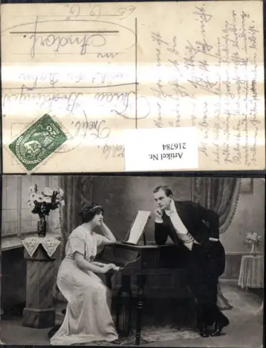 216784,Foto Ak Frau a. Klavier Mann hört zu Musik