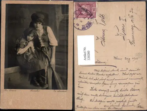 320280,Künstler Ak Heimatlos Frau Mädchen Mignon m. Mandoline Musik