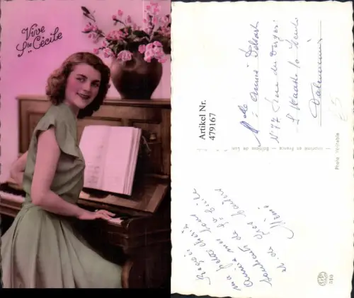 479167,Foto Ak Frau a. Klavier Piano Musikinstrumente Blumenvase
