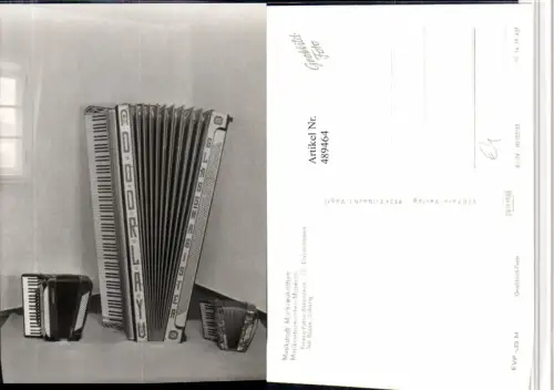 489464,Markenukirchen Musikinstrumente Museum Riesen-Piano-Akkordeon