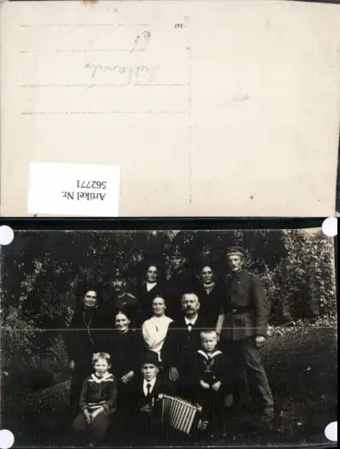 562771,Foto Ak Gruppenbild Familie Soldaten Ziehharmonika Musikinstrument