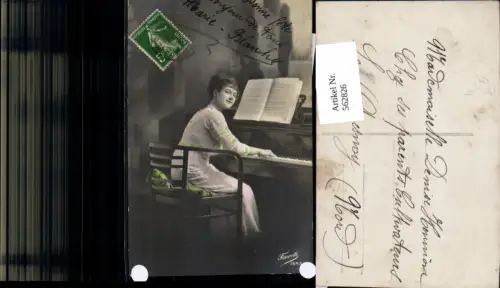 562826,Musikinstrument Frau Klavier