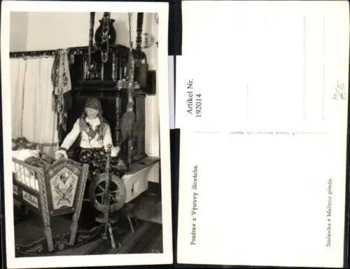 192014,Heimarbeit Pozdrav z Vystavy Slovacka Frau b. Spinnen Spinnrad Wiege Kamin