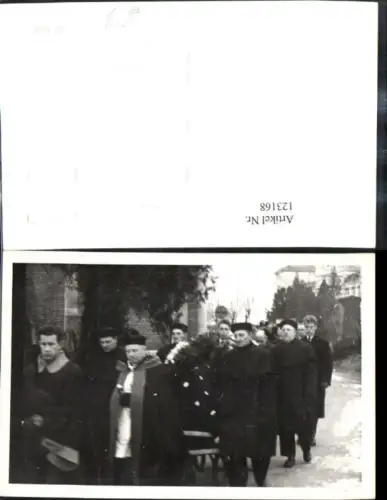 123168,Foto Ak Begräbnis Leichenzug Priester Sarg Sargträger Religion