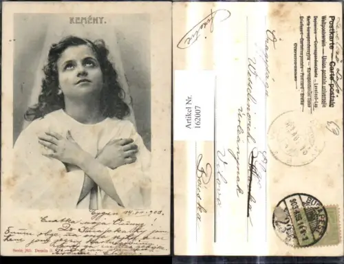 162007,Remeny Mädchen blickt m. oben verschränkte Arme