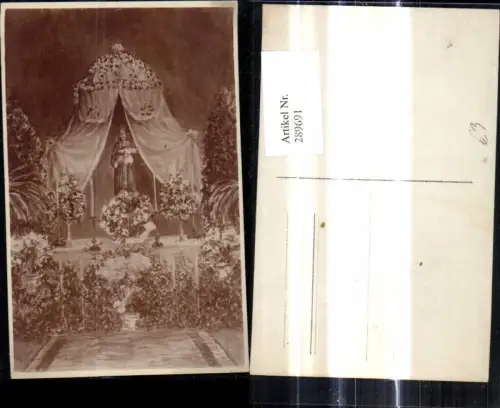 289691,Künstler Ak Religion Maria m. Kind Jesuskind Altar Kerzen Blumen Religion