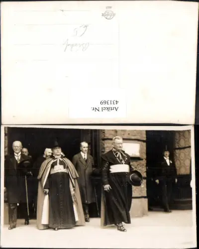 431369,Foto Ak Priester Bischöfe v. Tür Männer Religion