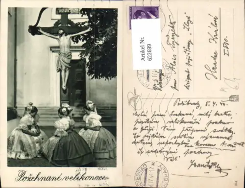 622699,Foto Ak Frauen Tracht b. Kreuz Religion