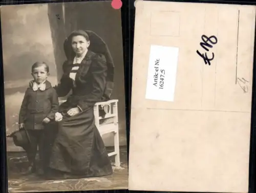 162475,FotoAK Frau m. Robbe und Junge Tracht Oberösterreich