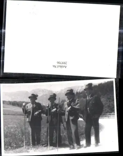 289706,Repro Männer i. Tracht Tiroler Hut Wanderstock Bergkulisse