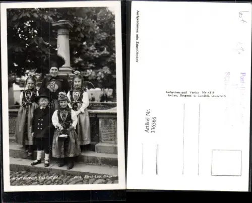336566,Foto Ak Montafoner Tracht Frau m. Kinder Kopfschmuck Brunnen pub Risch Lau 4838