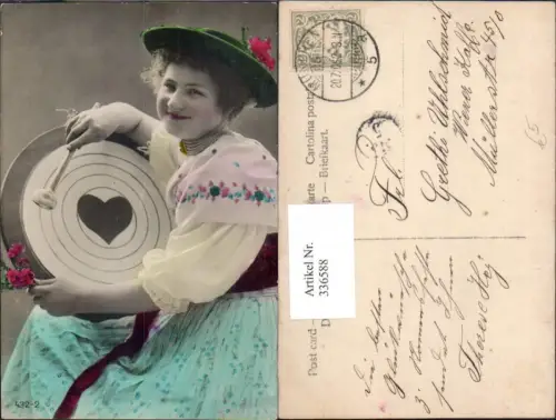 336588,Tracht Frau Hut m. Zielscheibe Kochlöffel Blumen