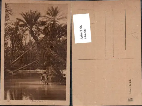 414706,Dans l oasis Kinder Fluss Palmen Volkstypen Afrika