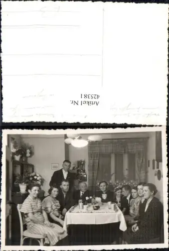 425381,Foto Frauen Männer Tisch Becher Gläser Essen Trinken