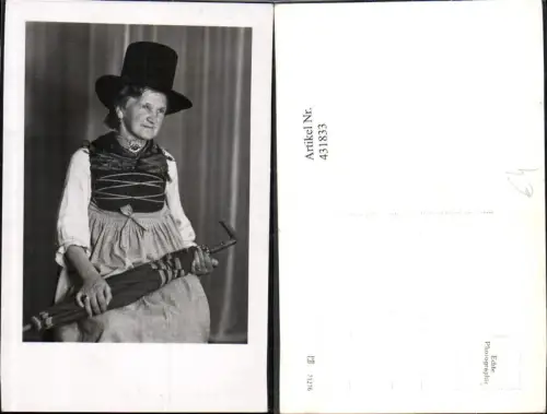 431833,Foto Ak Frau Hut Schirm Trachten Österreich