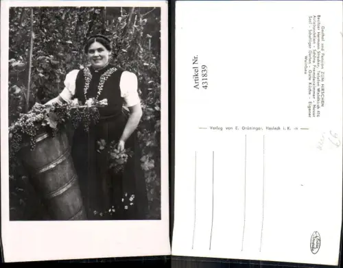 431839,Foto Ak Frau Tracht Wein Weinreben Trachten Deutschland