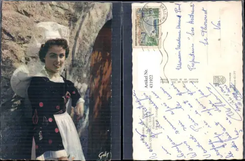 431922,Frau Folklore de France La Bretagne Quimperle Pres du Porche Trachten Frankreich Spitzenhaube