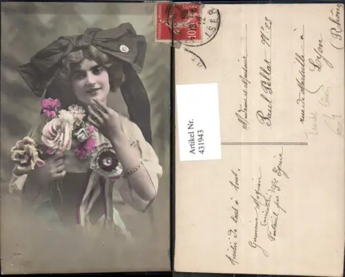 431943,Frau Elsass Kopfbedeckung Blumenstrauß Trachten Frankreich