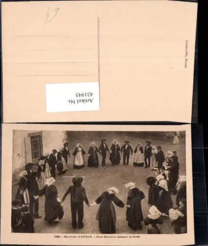 431945,Frauen Männer i. Kreis Tanzen Environs d Auray Noce Bretonne dannant la Ridee Trachten Frankreich
