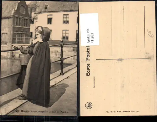 431973,Frau a. Brücke Bruges Vieille Brugeoise au quai du Rosaire Trachten Niederlande