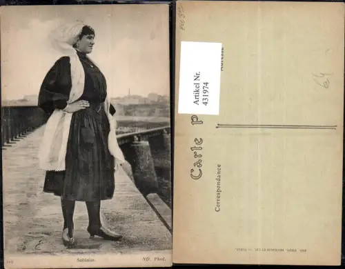 431974,Frau Kopfbedeckung Sablaise Mode Lackschuhe Trachten Frankreich