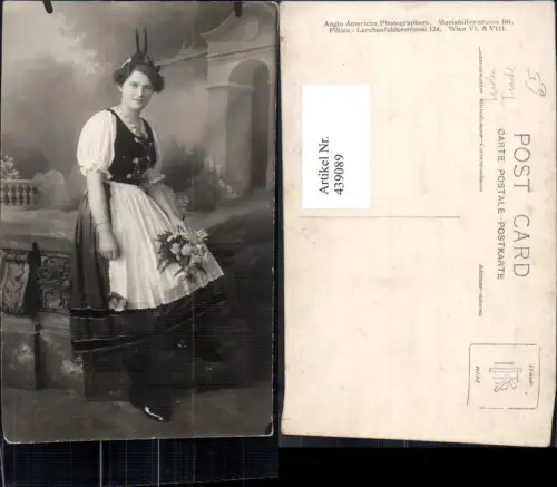 439089,Frau Tiroler Trachten Österreich Hut Blumenstrauß