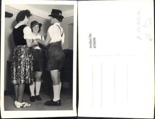 439090,Foto Ak Frau Knickerbocker Lederhosen Tanzen Trachten Österreich