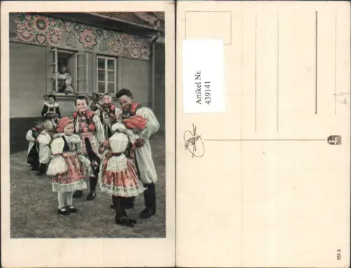 439141,Kinder v. Haus Gebäude Trachten Bulgarien