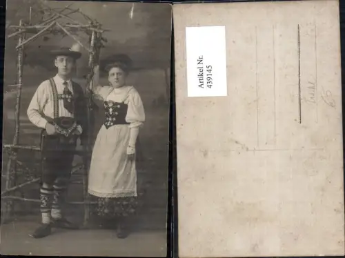 439145,Foto Ak Paar i. Dirndl Lederhose Hut Tracht