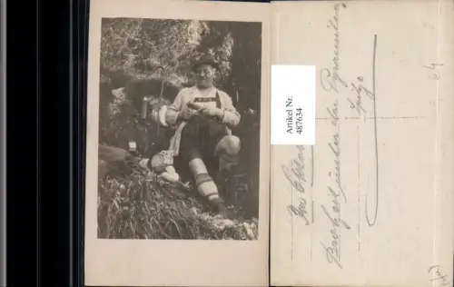 487634,Foto Ak Mann Tracht Picknick Jause Essen Wanderer Gehstock